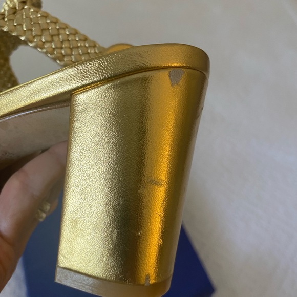 Stuart Weizmann Vicky Metallic Leather Sandals Gold - Picture 10 of 13
